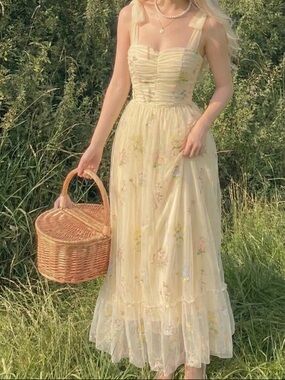 Romantic Butter Yellow Floral Maxi Dress with Ruching
